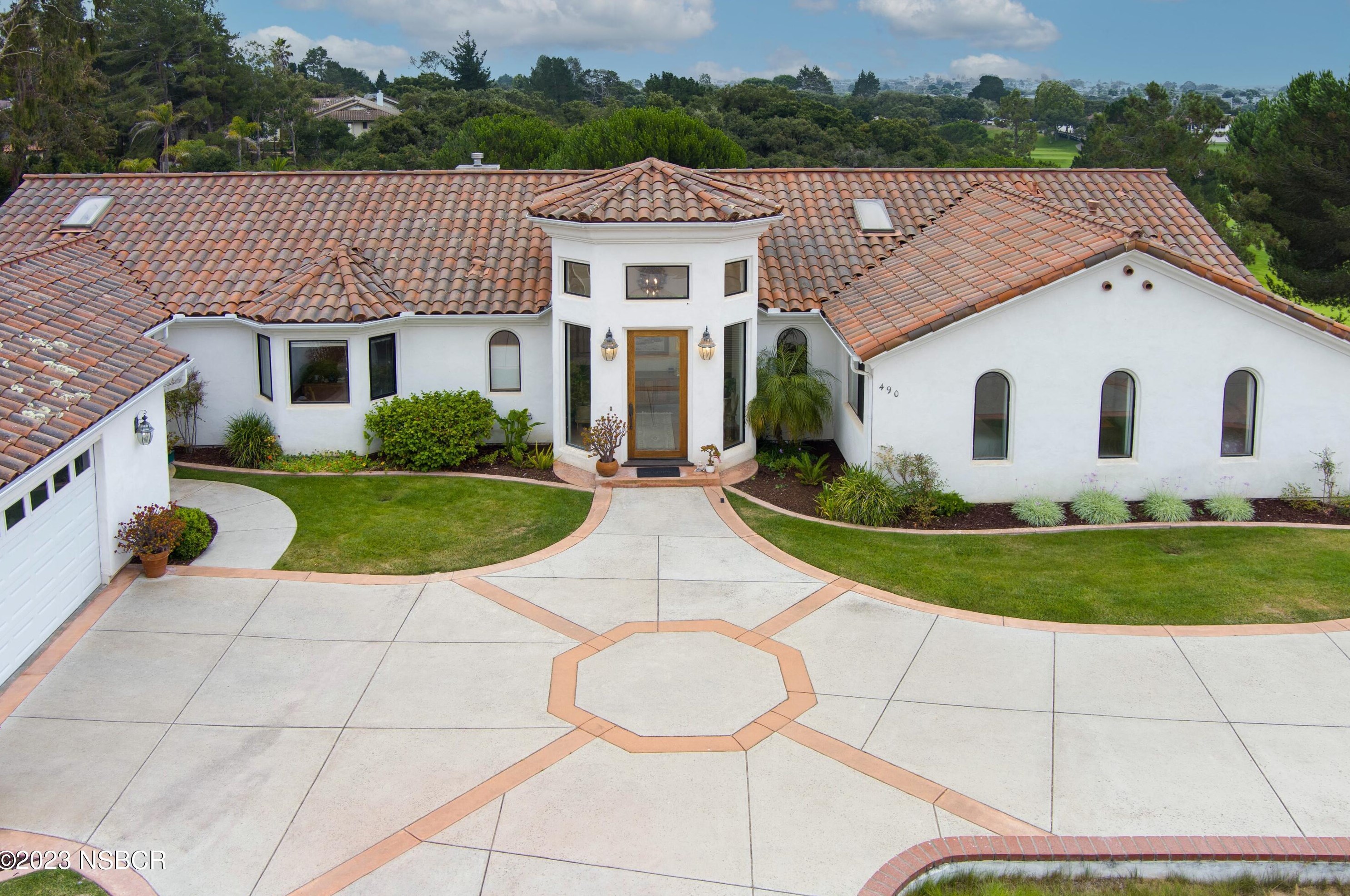 490 Oak Hill Dr, Lompoc, CA 93436-1111