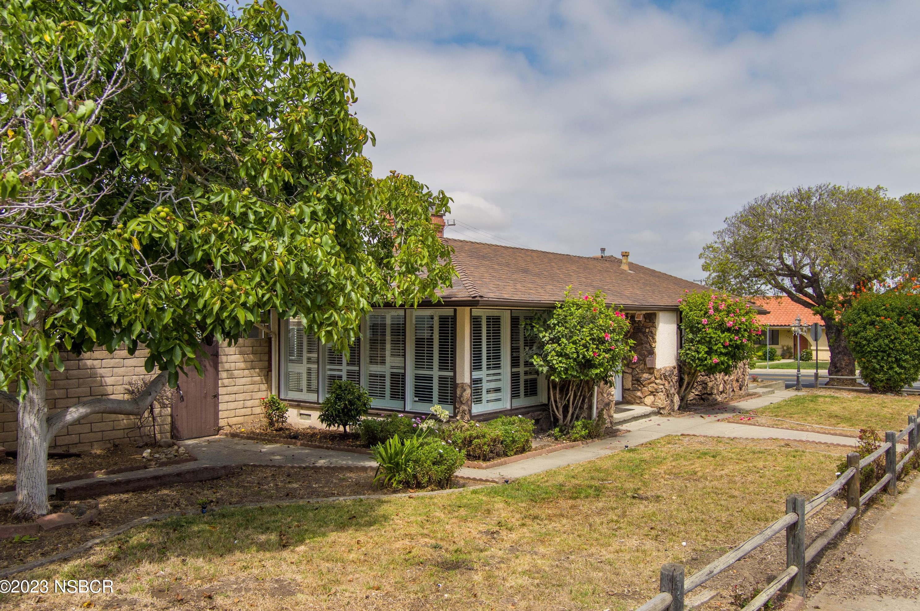 401 7th St, Lompoc CA  93436-6221 exterior