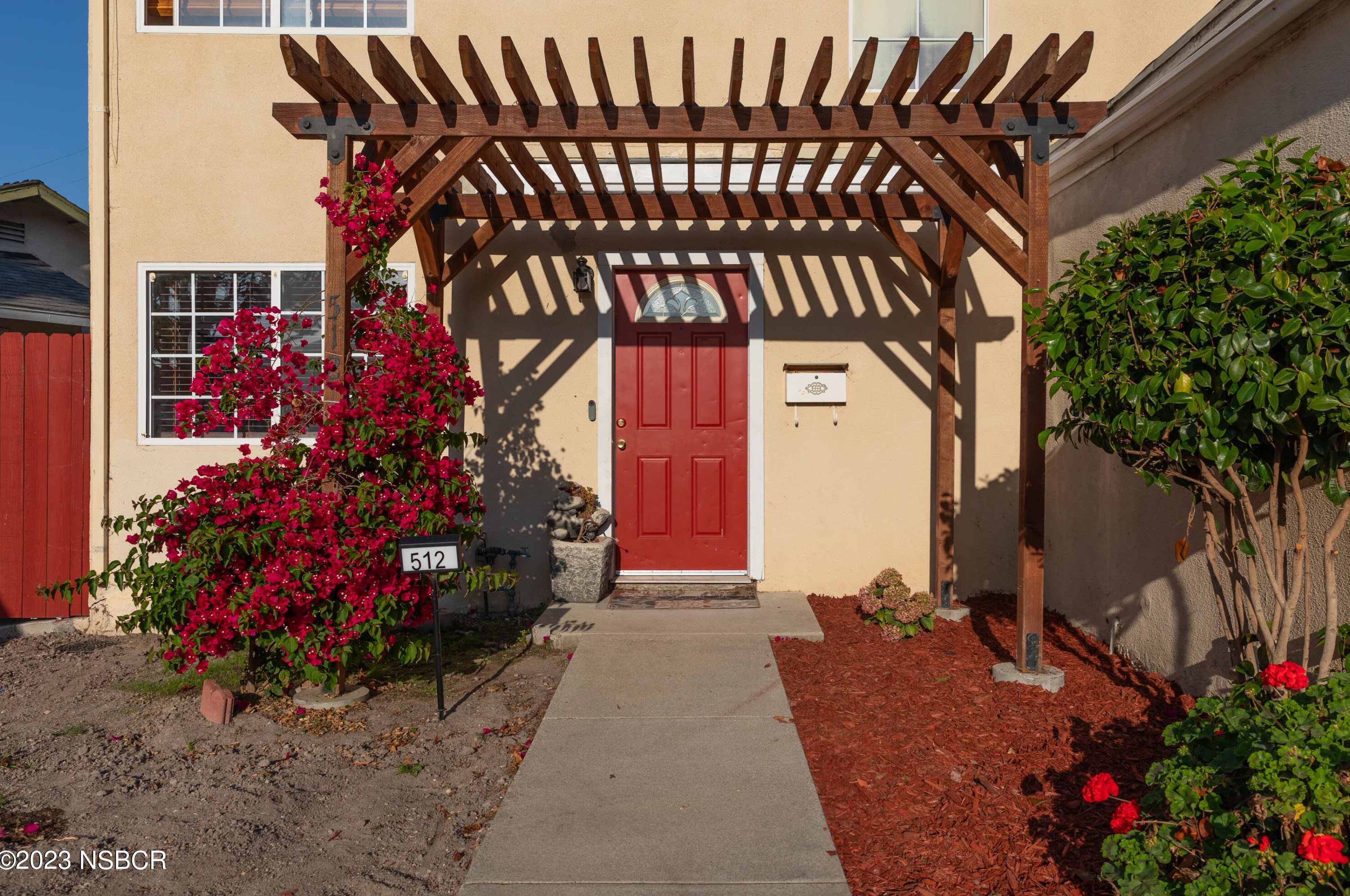 512 Q St, Lompoc, CA 93436-5225