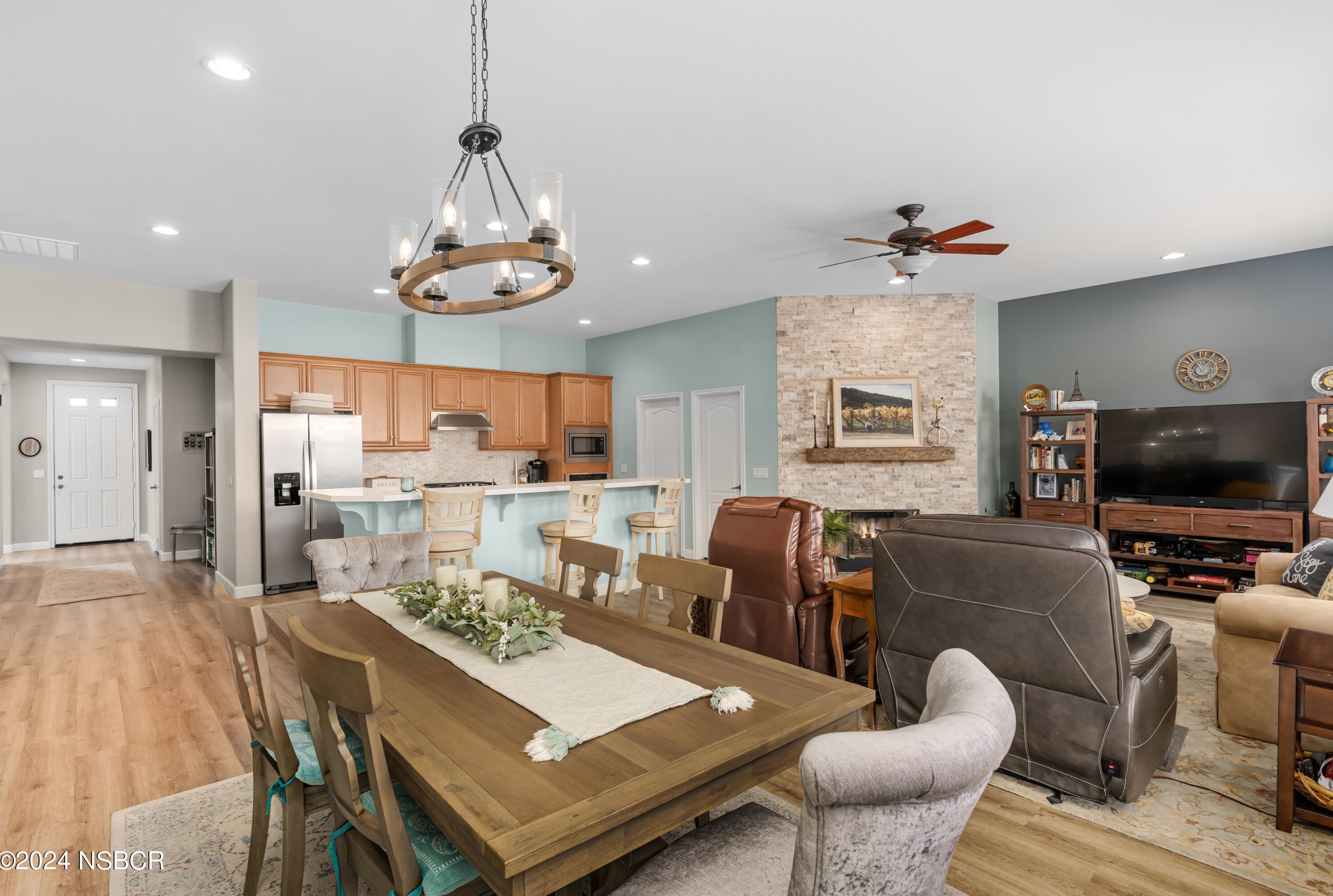 2518 Calderon Dr, Santa Maria CA  93455-7410 exterior