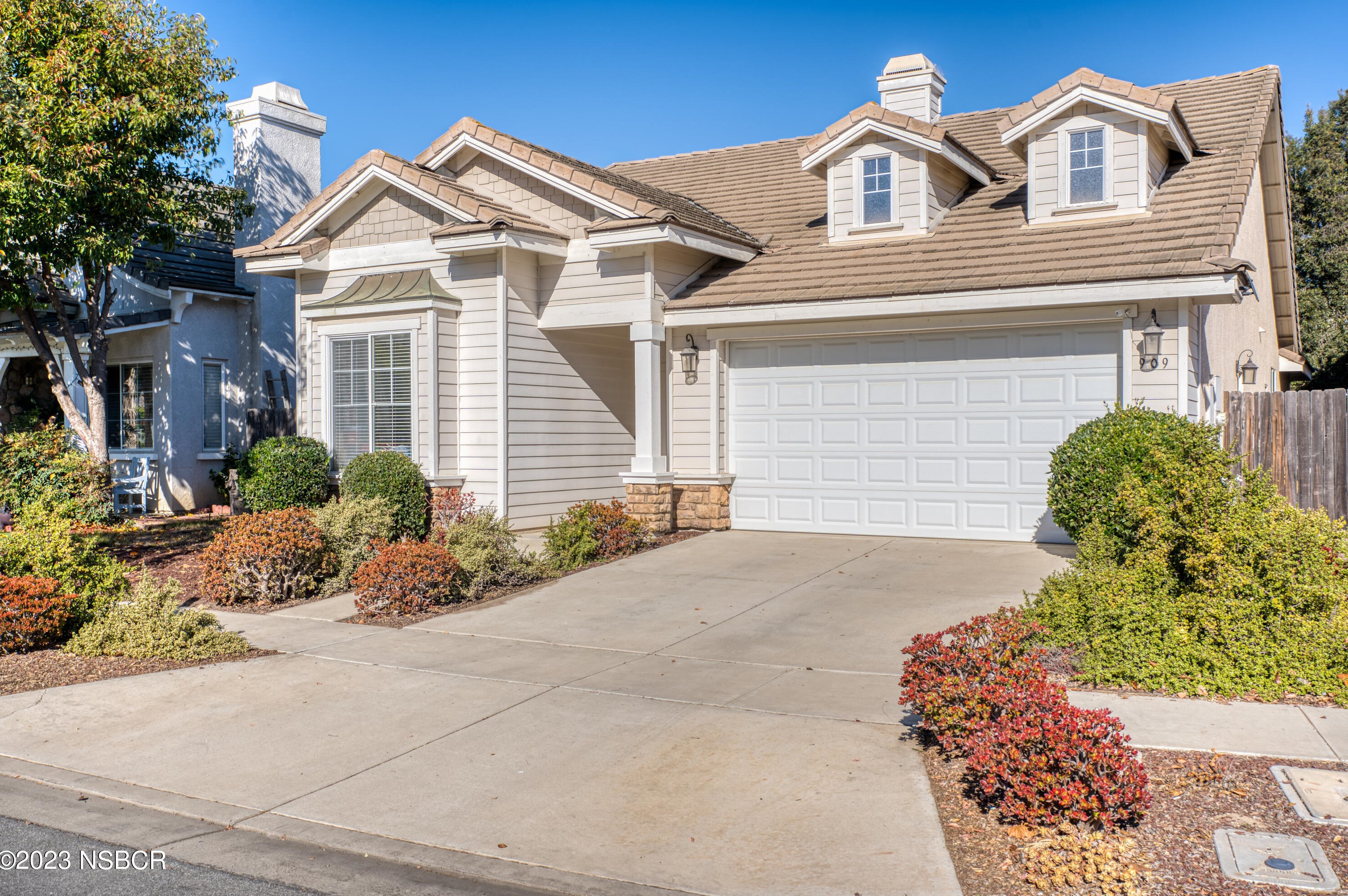 909 Nartatez Ct, Santa Maria, CA 93458