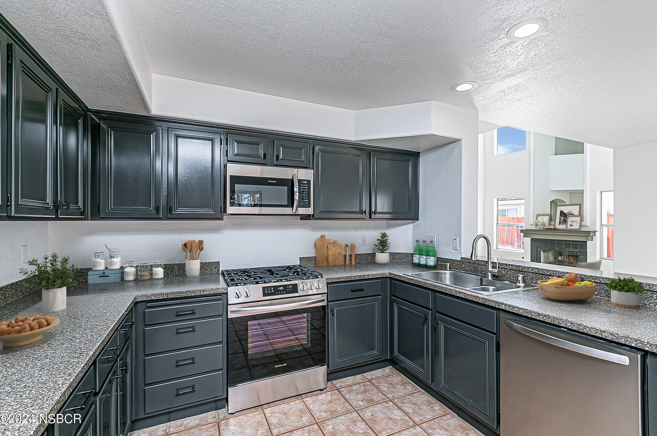 2419 Ebony St, Santa Maria CA  93458-9064 exterior