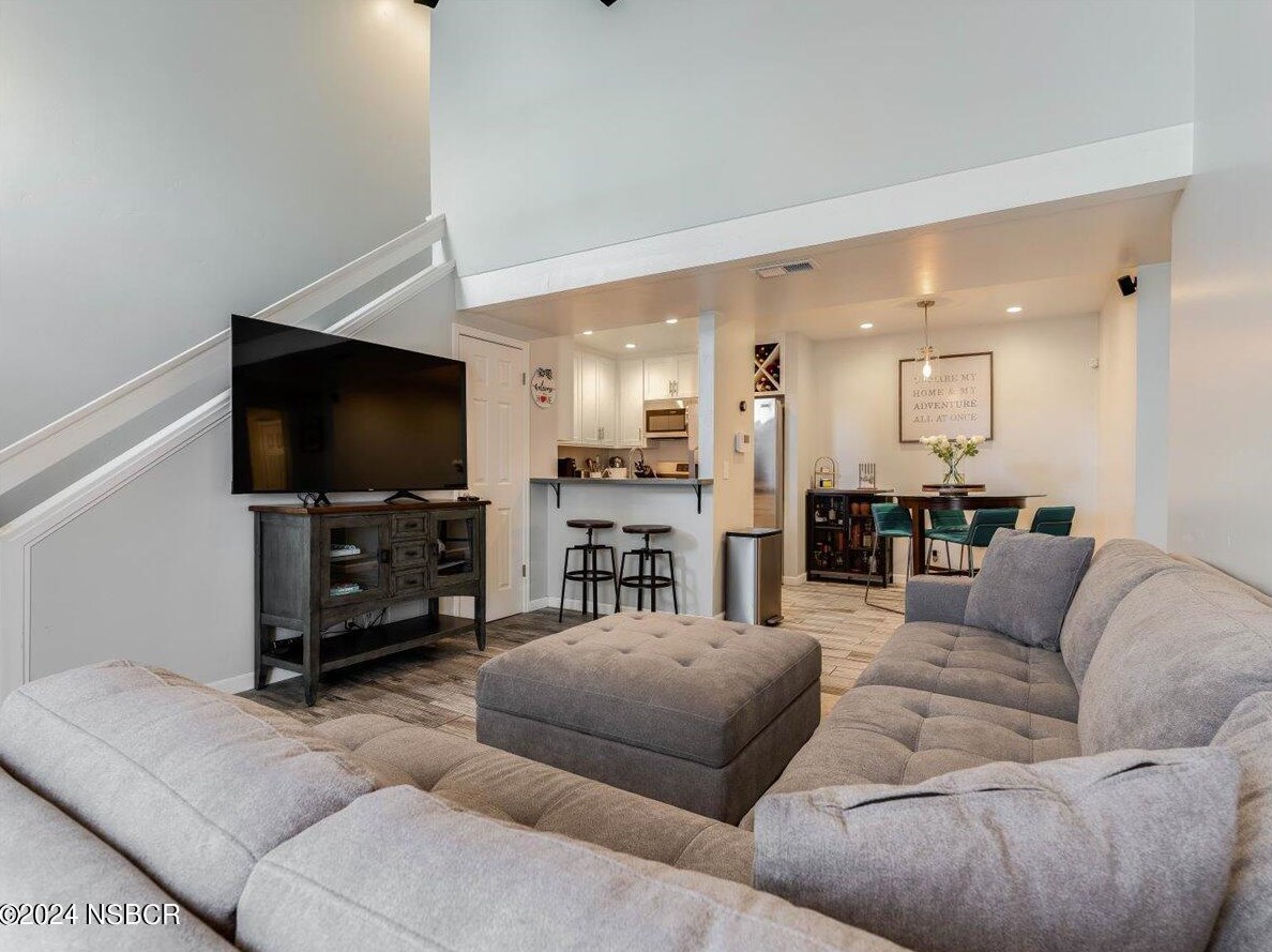 2433 Country Ln, Santa Maria CA  93455-1655 exterior