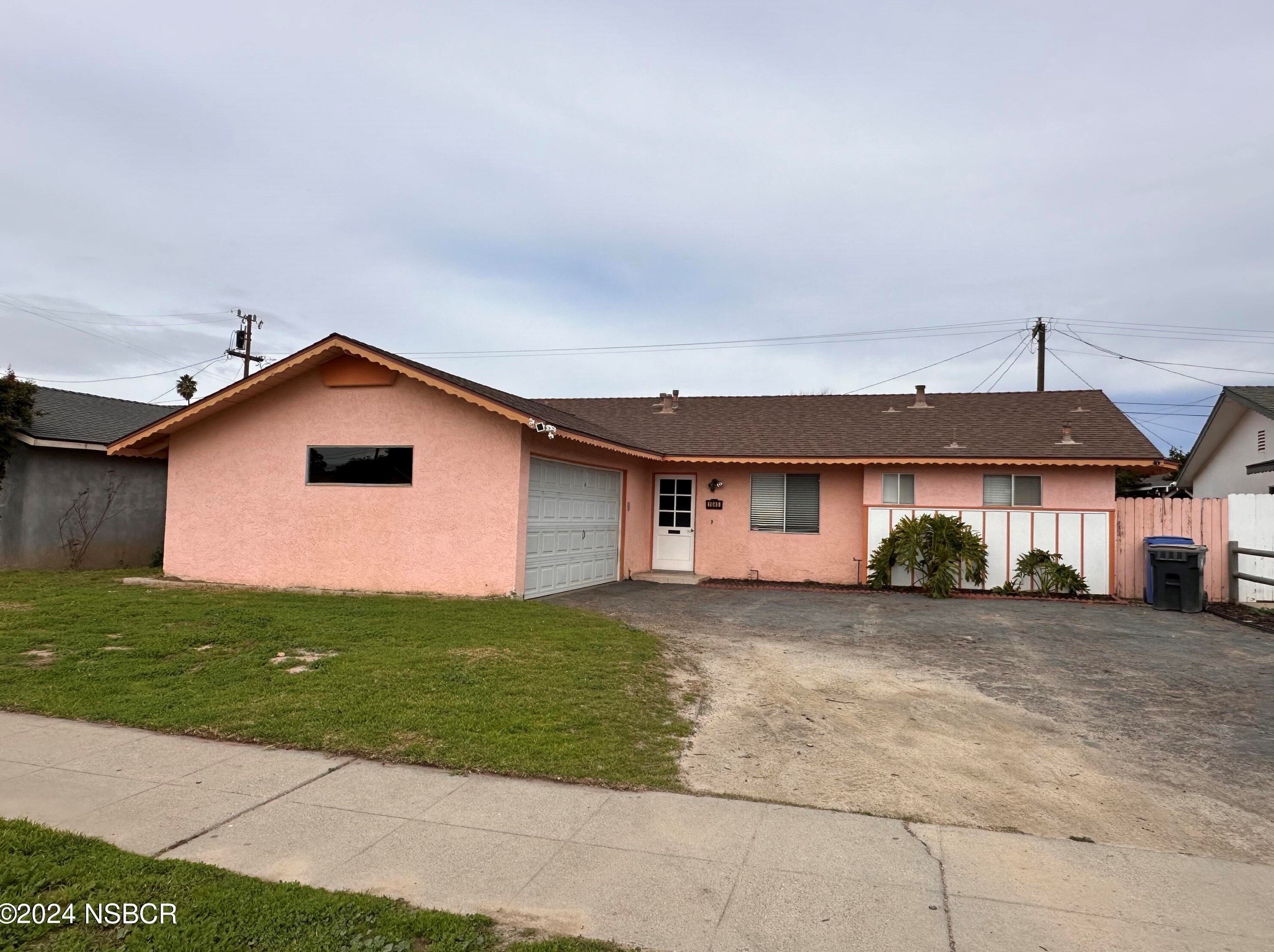 1045 W Las Flores Way, Santa Maria, CA 93458