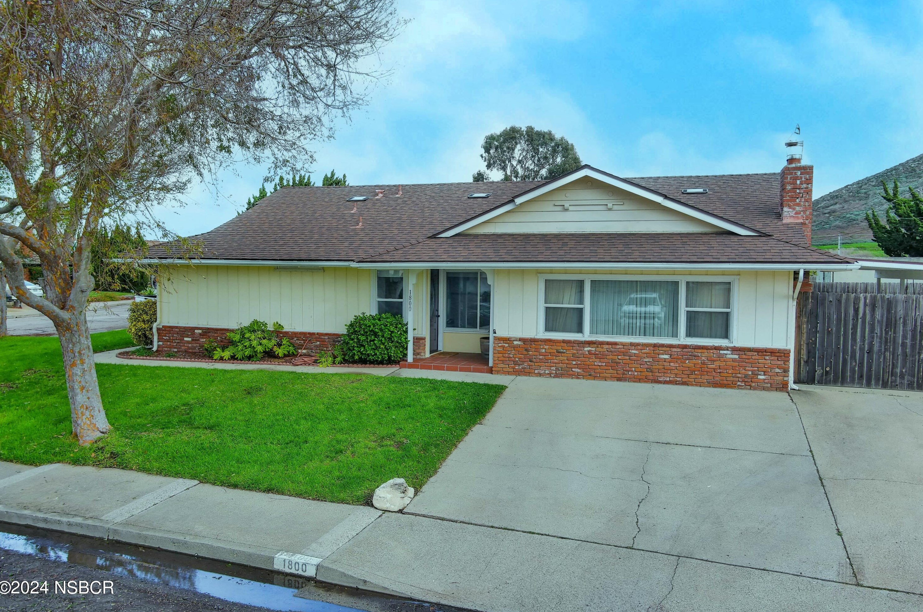 1800 Somerset Ct, Lompoc, CA 93436
