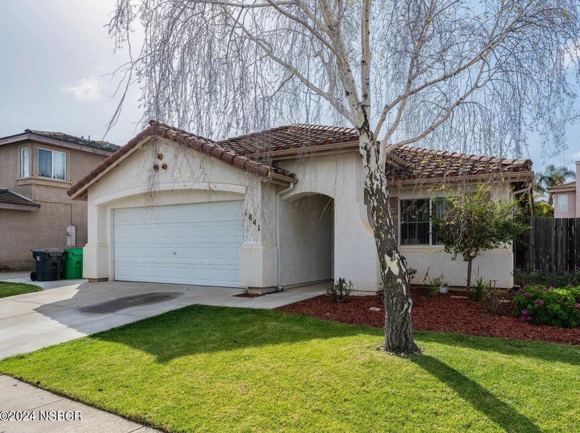 1841 Baylor Ln, Santa Maria, CA 93454