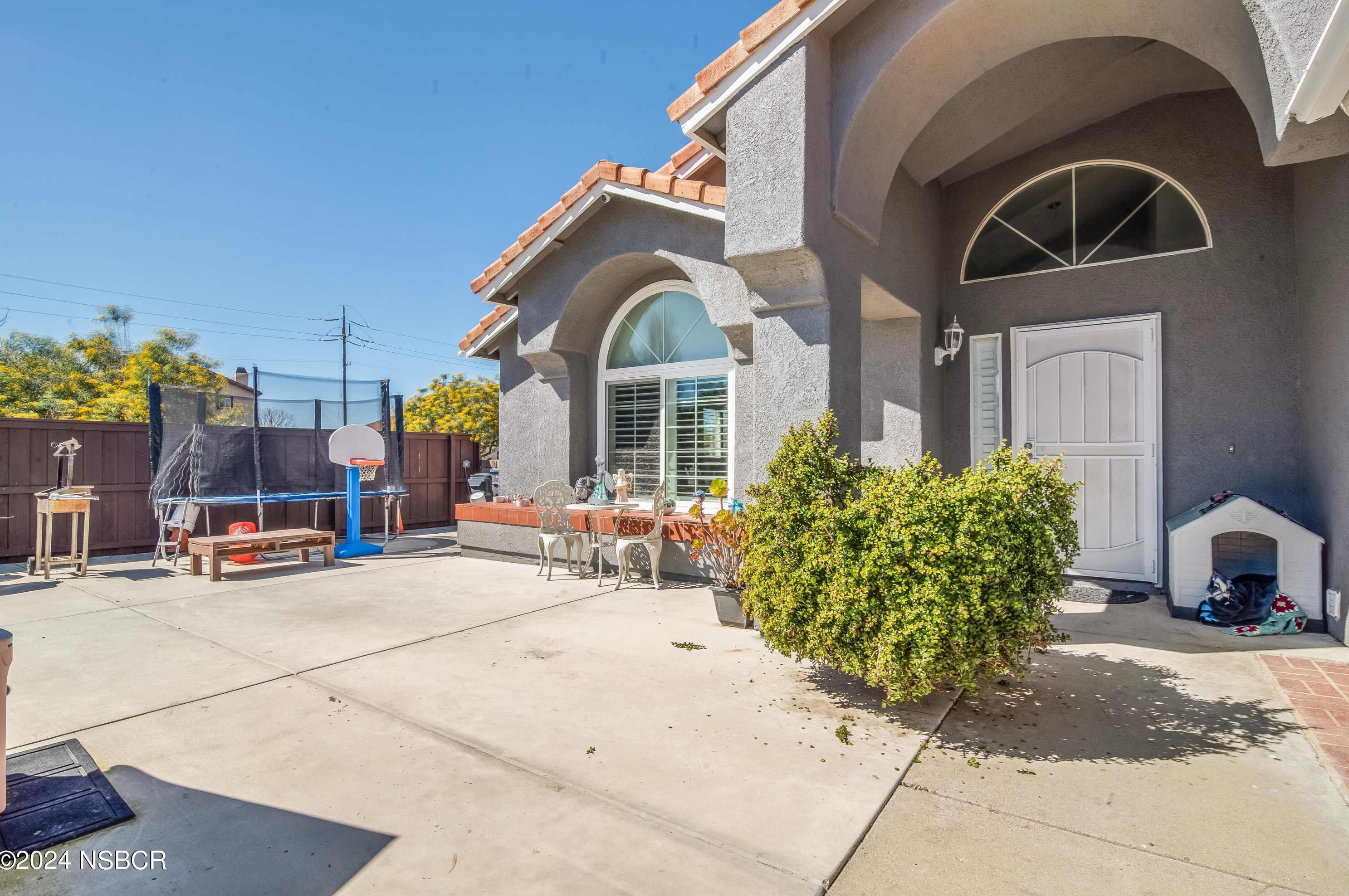 809 Calvert Ave, Lompoc, CA 93436-2925
