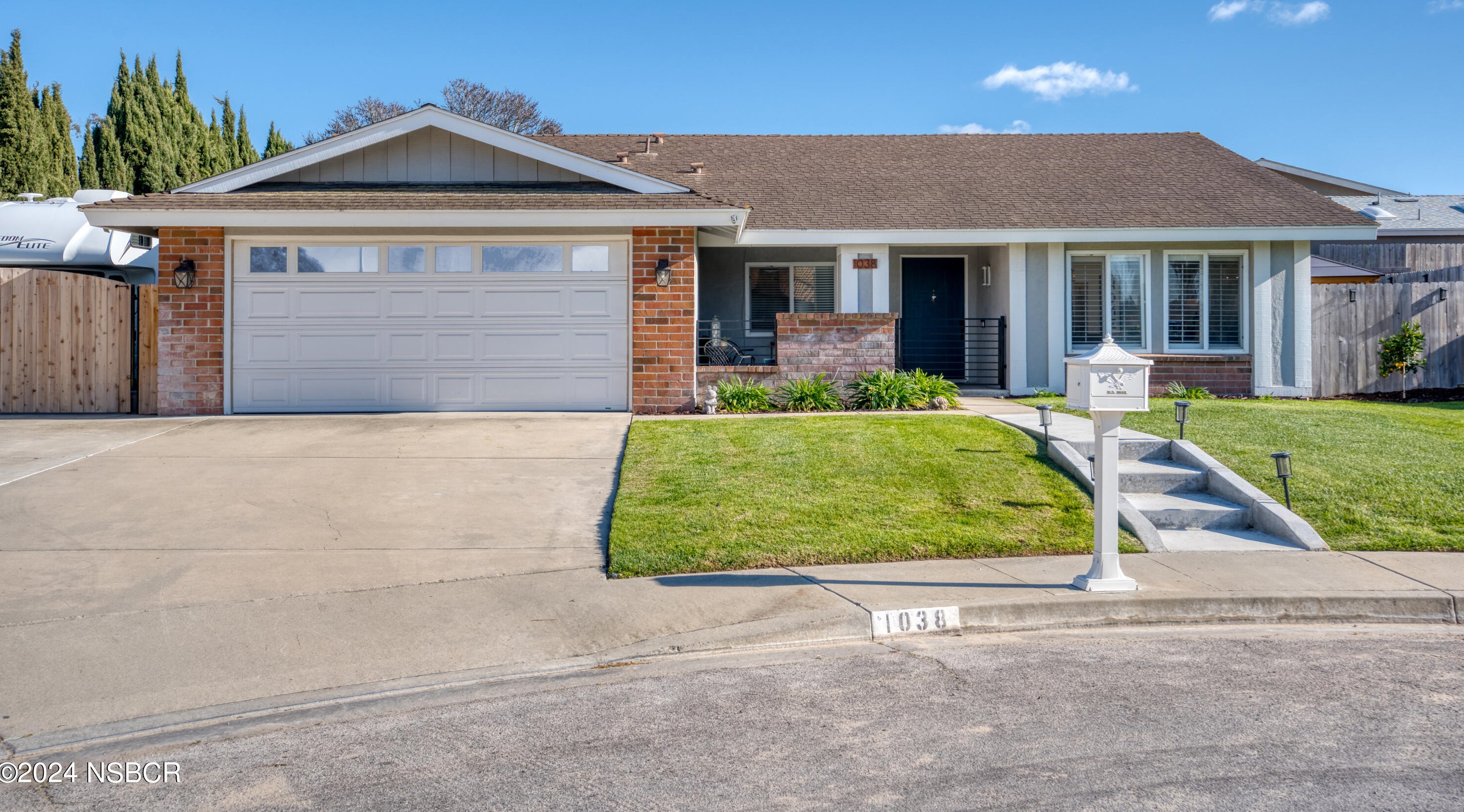 1038 Laurel Ct, Santa Maria CA  93455-3008 exterior