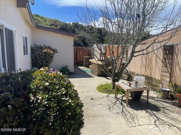 1755 Calle Lindero, Lompoc CA 93436-1705 exterior