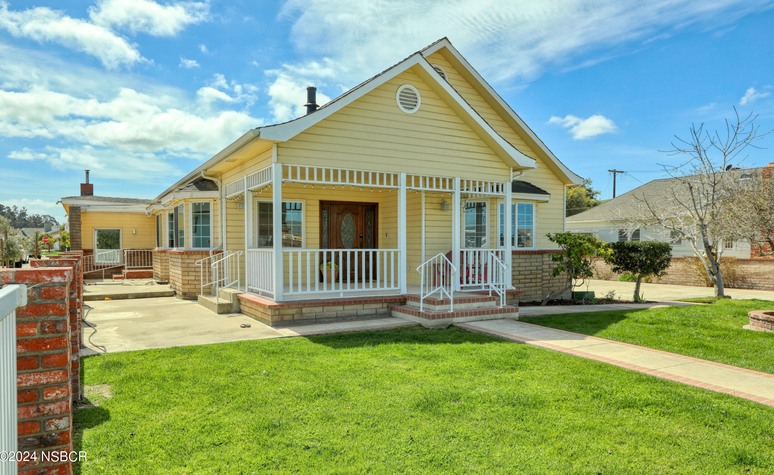 150 Pinal Ave, Santa Maria, CA 93455-5208
