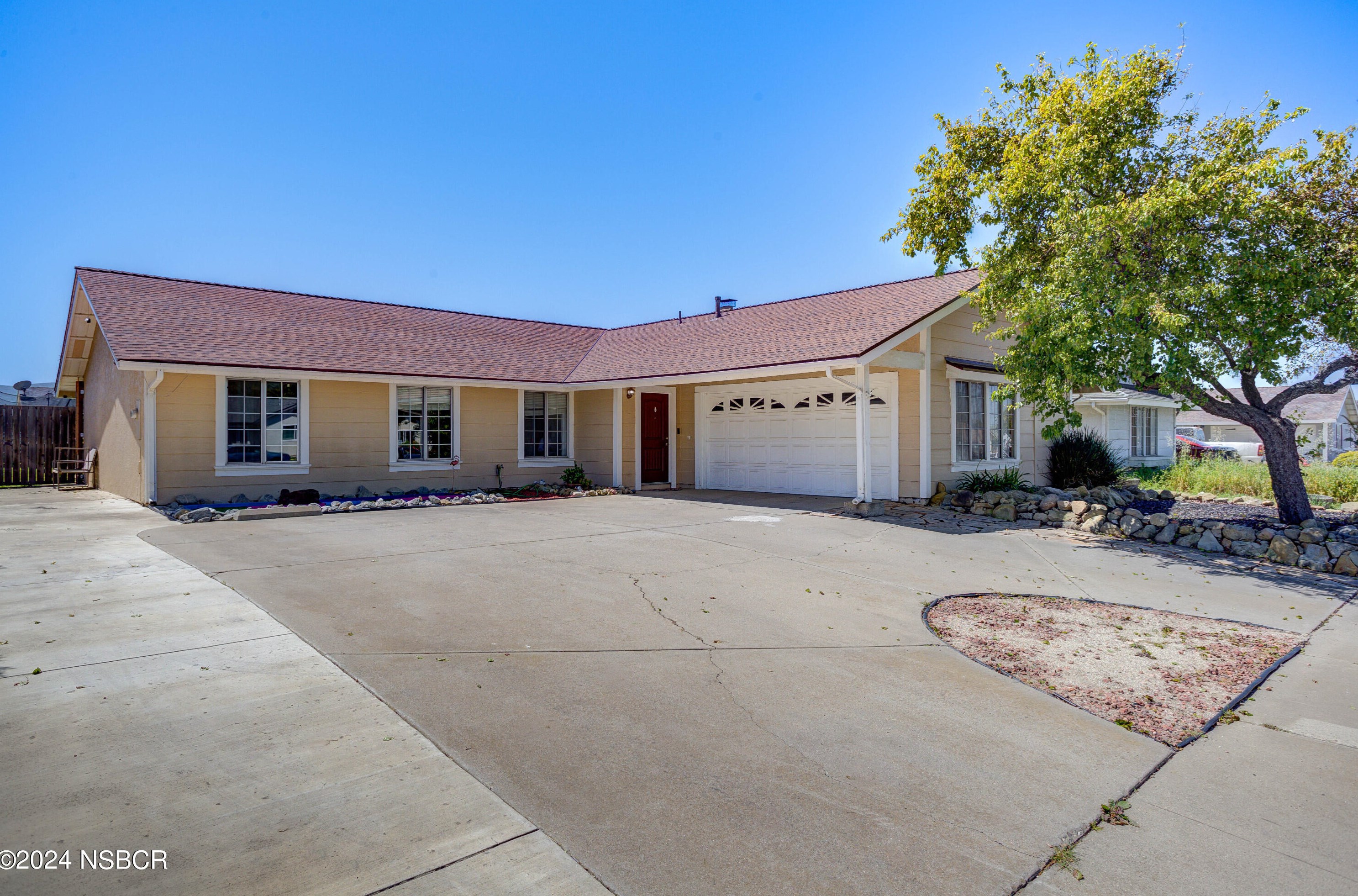 910 W North Ave, Lompoc, CA 93436