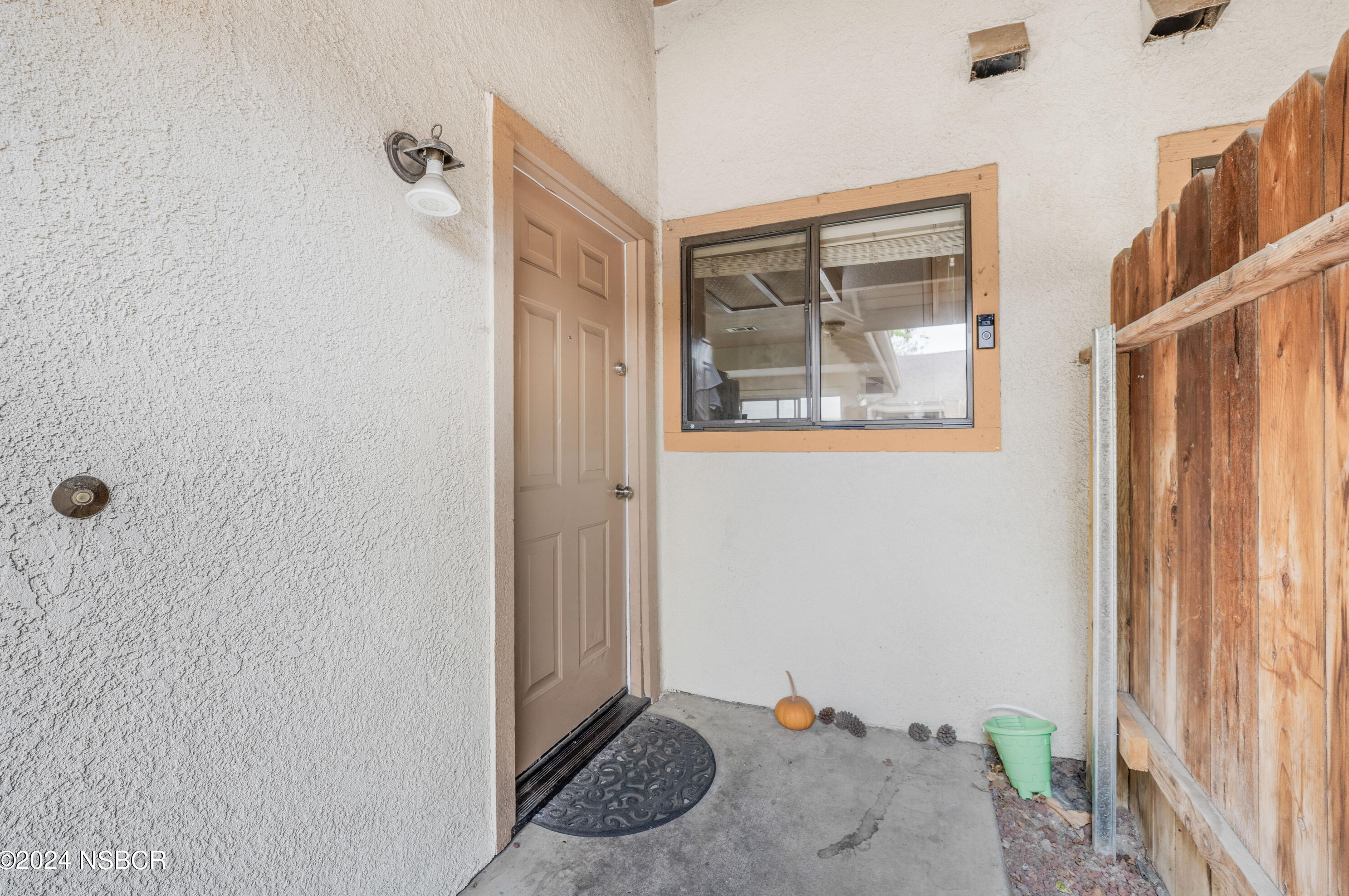 132 Village Circle Dr, Lompoc, CA 93436-5650