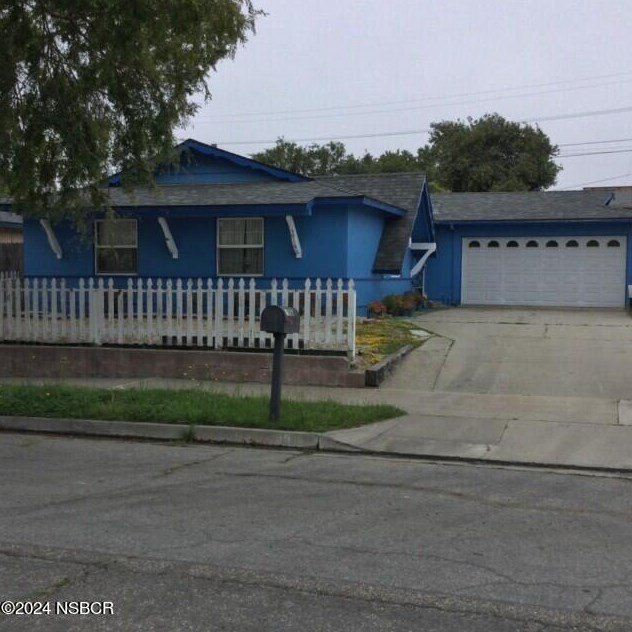 3916 Saturn Ave, Lompoc, CA 93436-1924