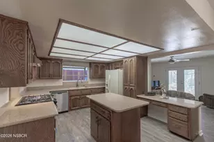 205 S E St, Lompoc, CA 93436 - Photo 8