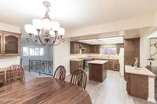 205 S E St, Lompoc, CA 93436 - Photo 16