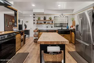 809 E Barton Ave, Lompoc, CA 93436 - Photo 6