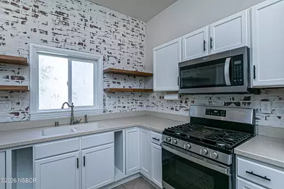 203 E Walnut Avenue, Lompoc, CA 93436 - Photo 6