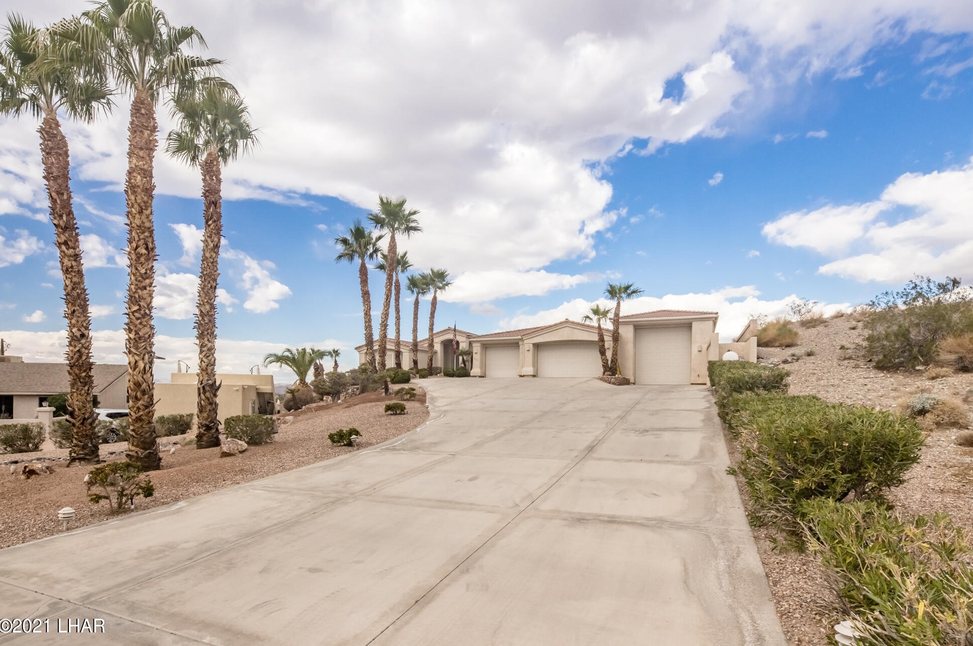 635 Lookout Ln, Lake Havasu City, AZ 86403-3861
