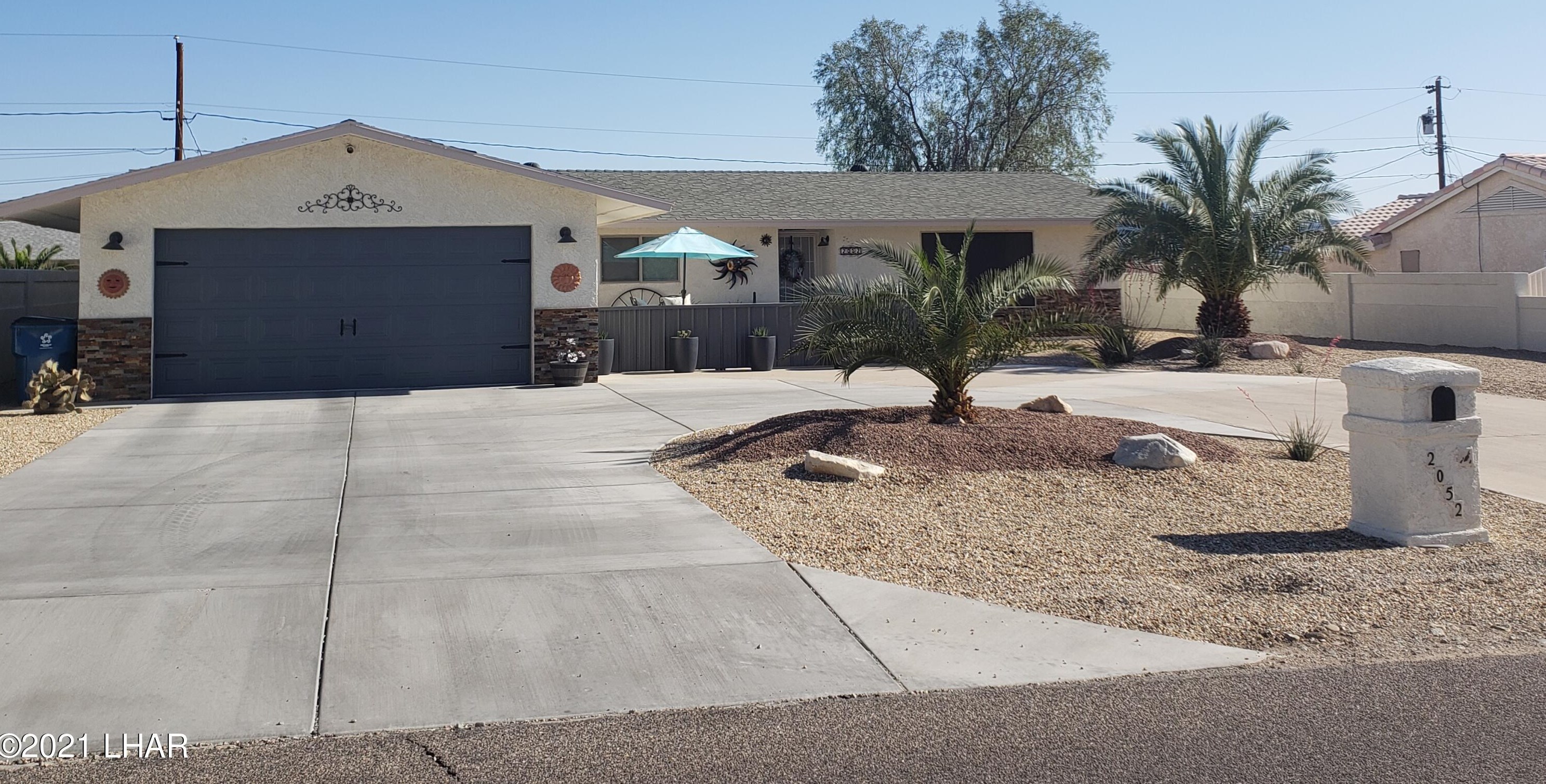 2052 Rainbow Ave, Lake Havasu City, AZ 86403