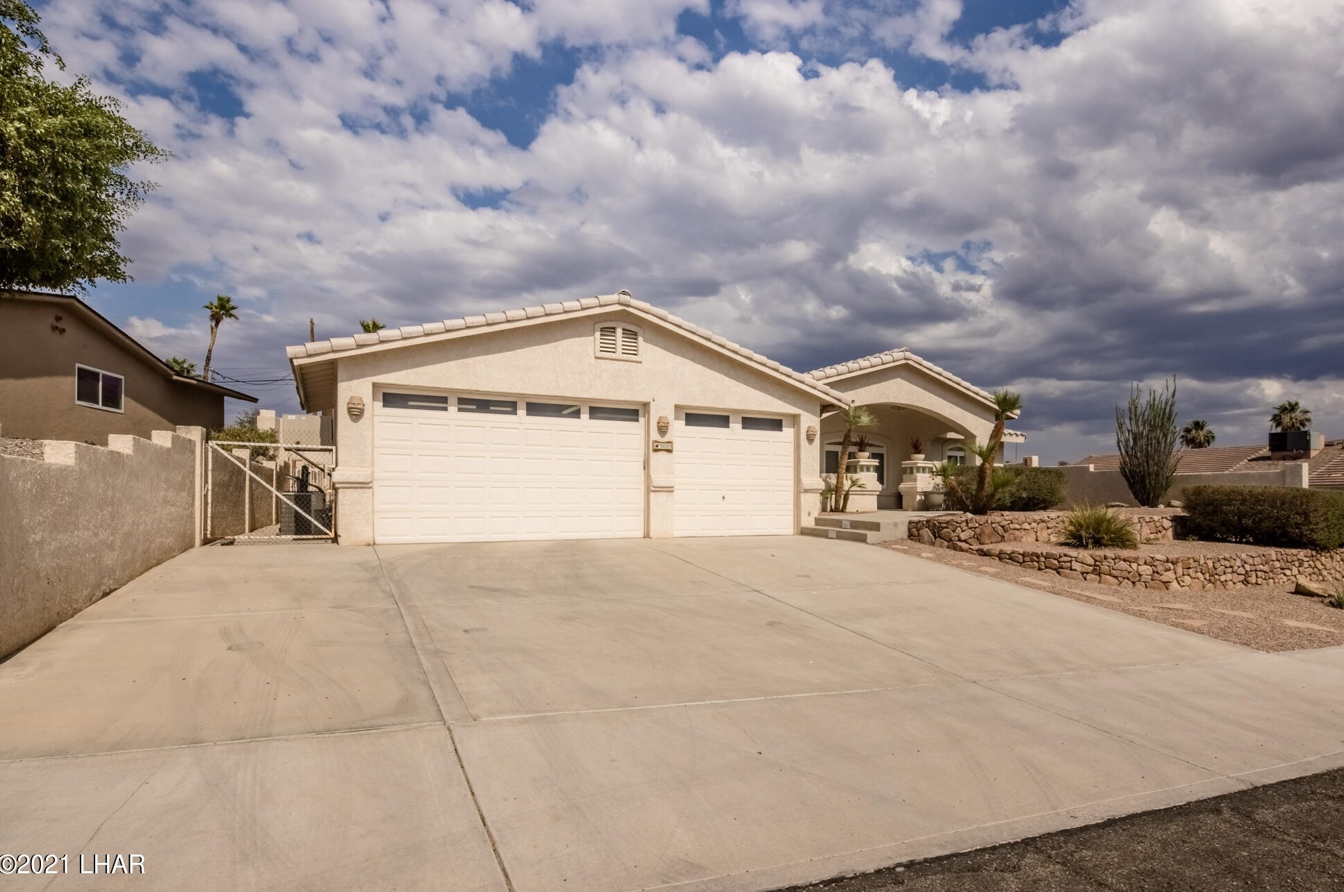 3022 Pintail Dr, Lake Havasu City, AZ 86406-5547