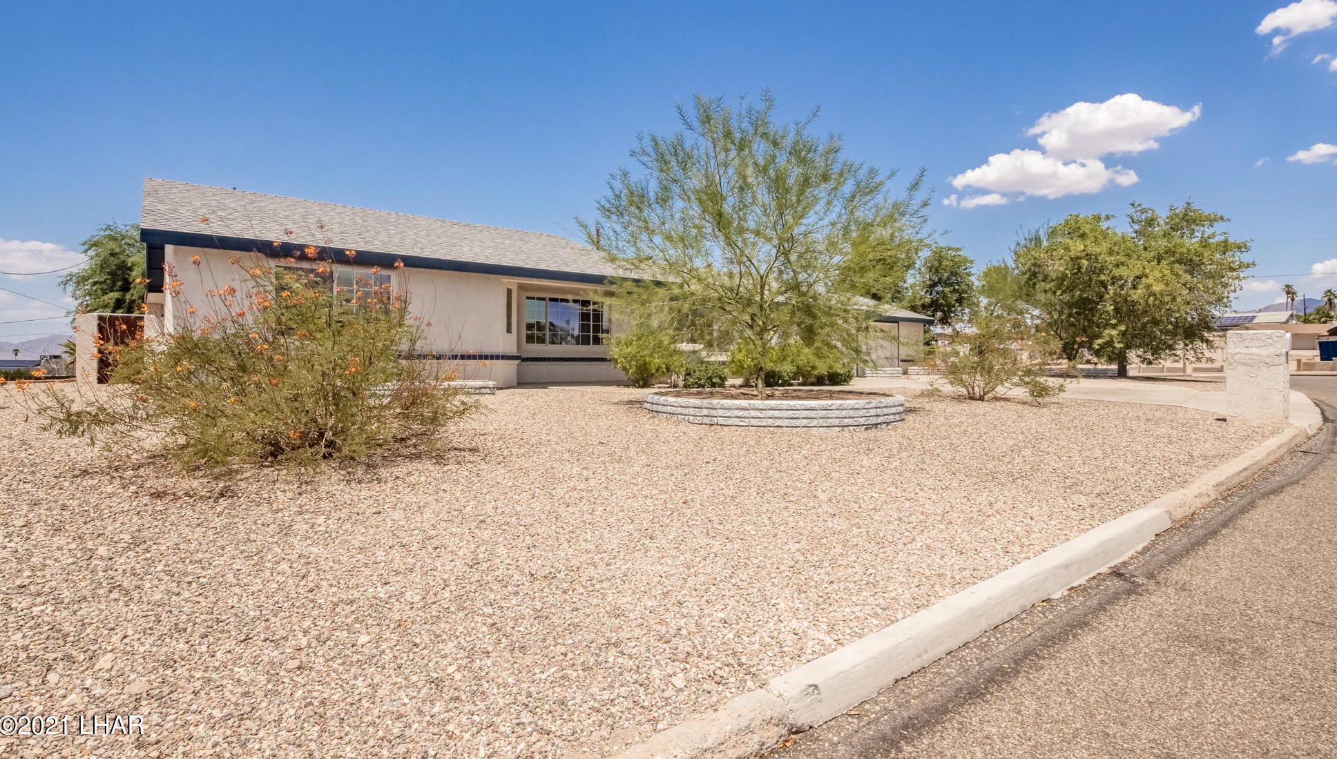 3341 Saddleback Dr, Lake Havasu City, AZ 86406-6237
