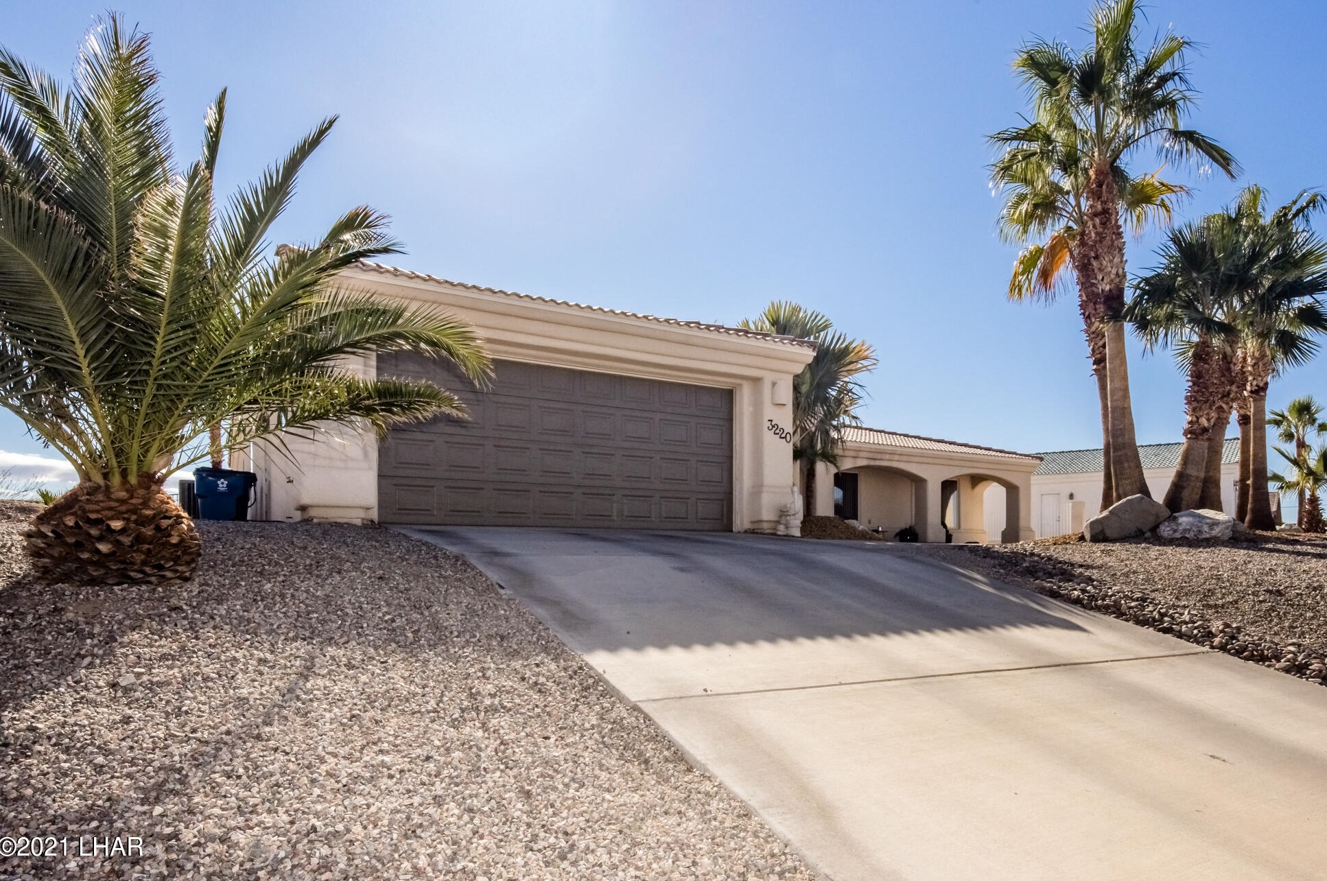3220 Douglas Dr, Lake Havasu City, AZ 86404-1524