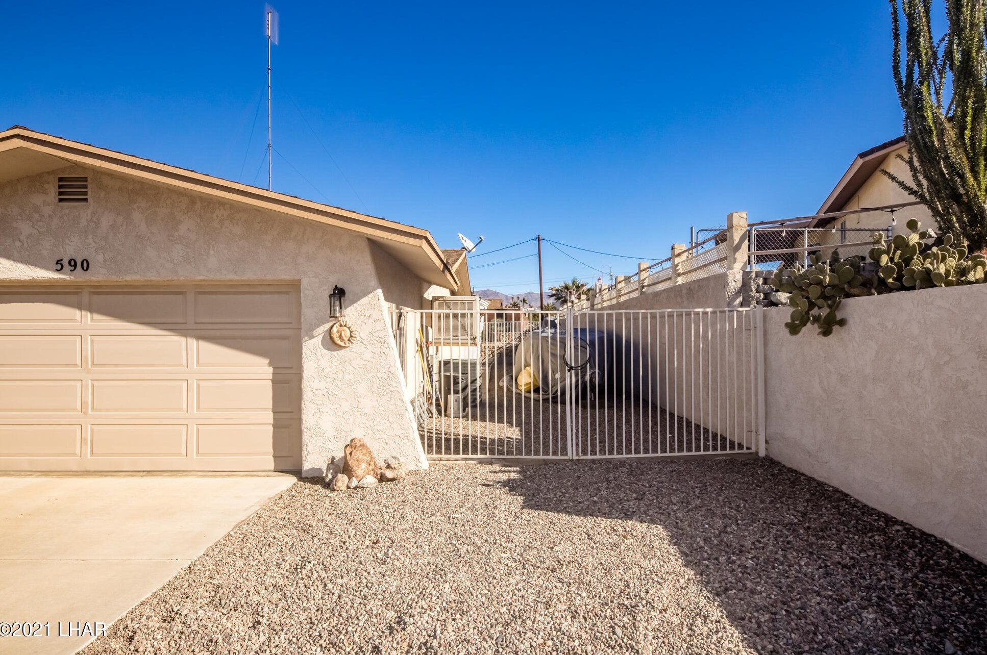 590 Stone Acre Dr, Lake Havasu City, AZ 86404-3922