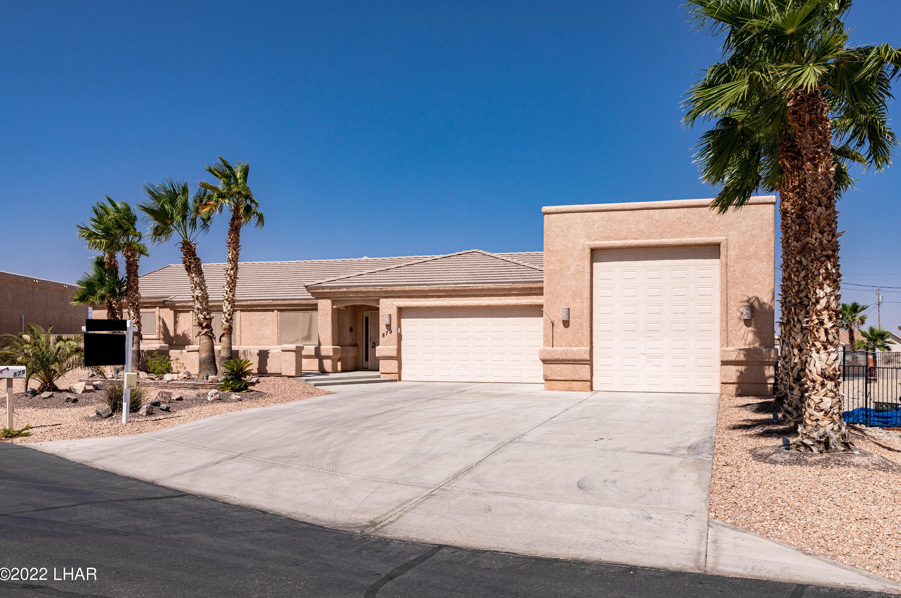 879 Window Rock Plz, Lake Havasu City AZ  86406-7374 exterior