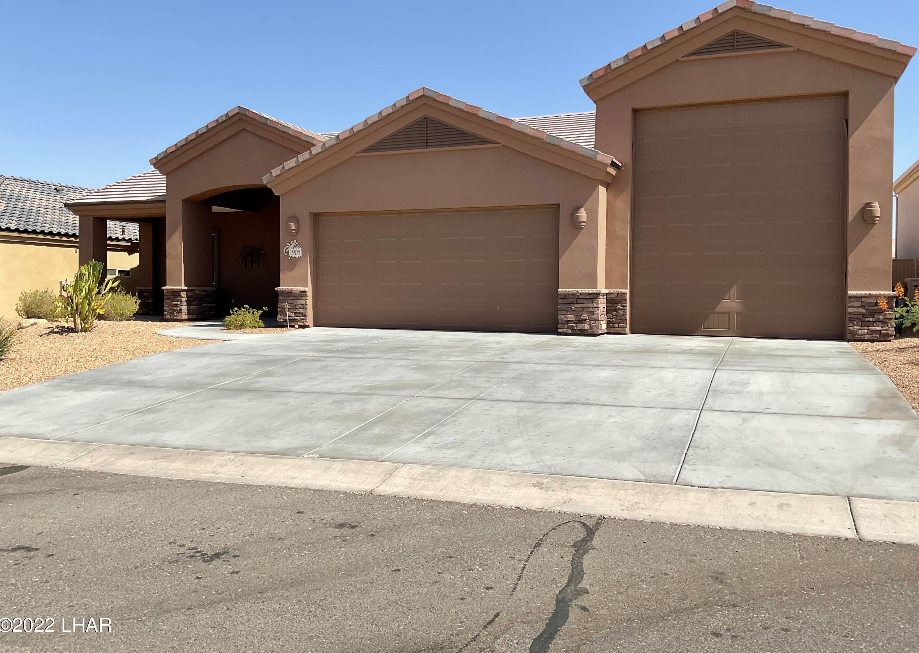 1905 Savannah Dr, Lake Havasu City, AZ 86404-8400