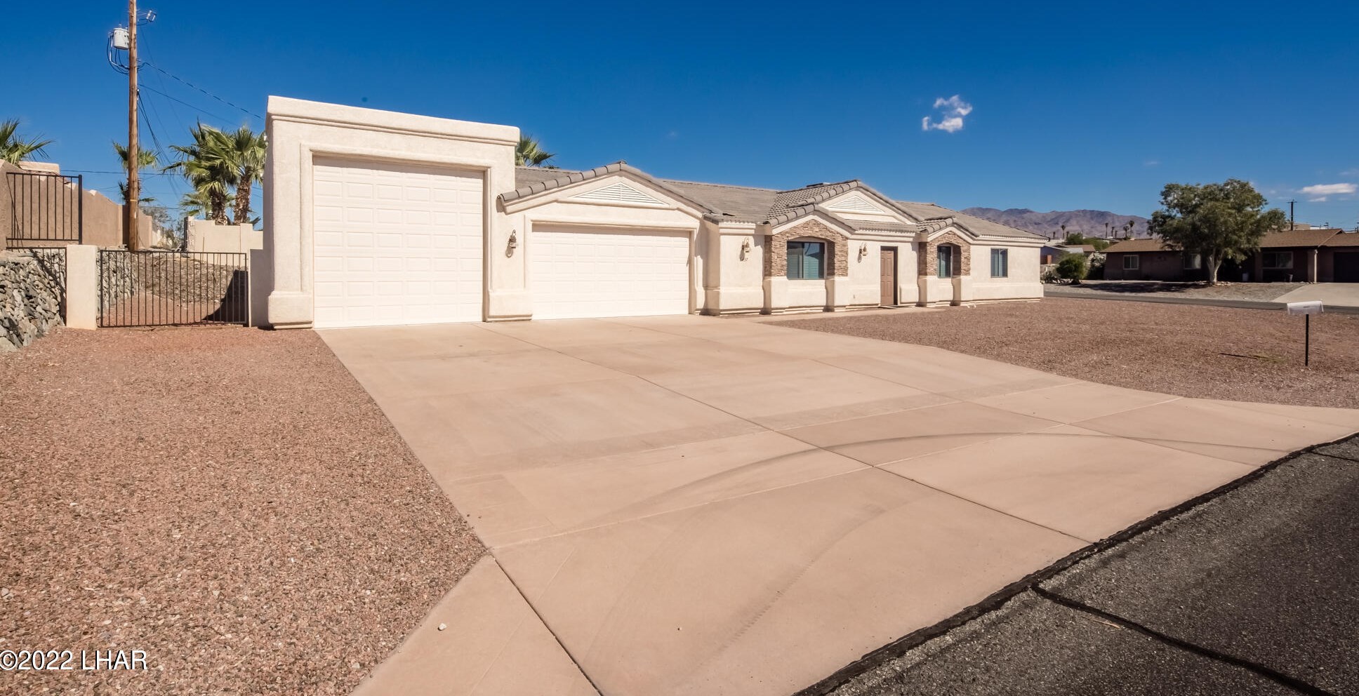2437 Tigertail Dr, Lake Havasu City, AZ 86403-4976