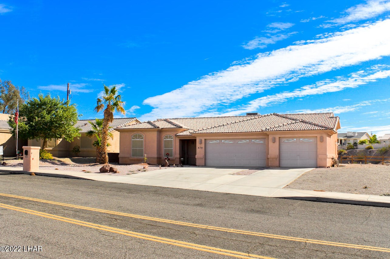 670 Thunderbolt Ave, Lake Havasu City, AZ 86406