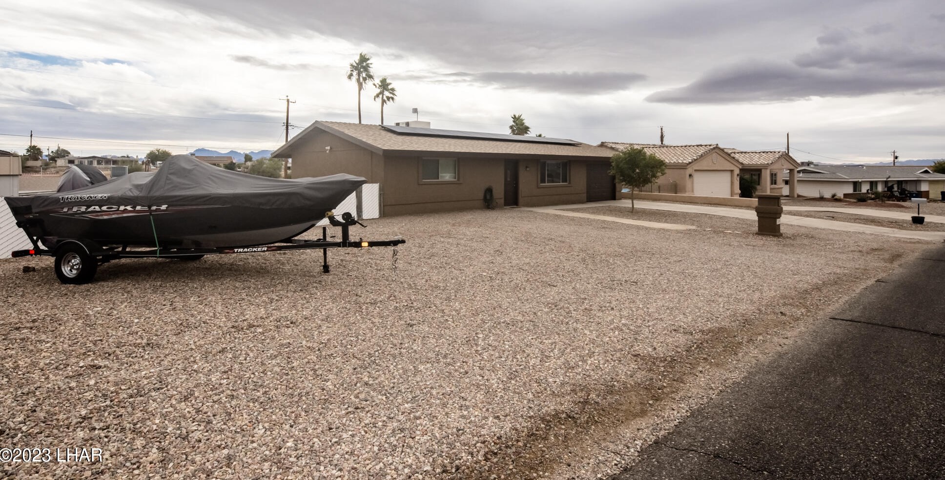 2400 Tigertail Dr, Lake Havasu City, AZ 86403-4975