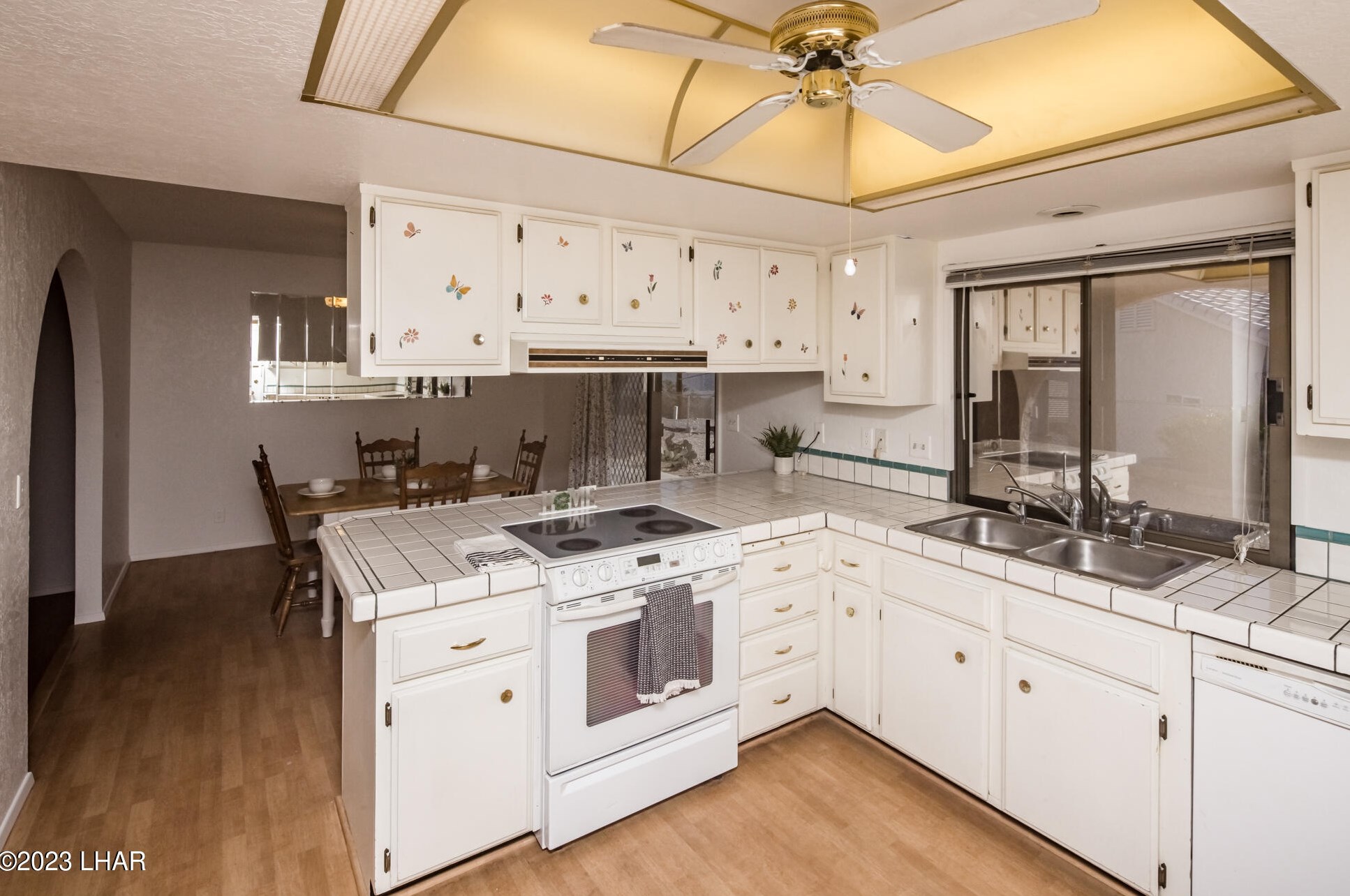 400 Laurie Ln, Lake Havasu City, AZ 86406