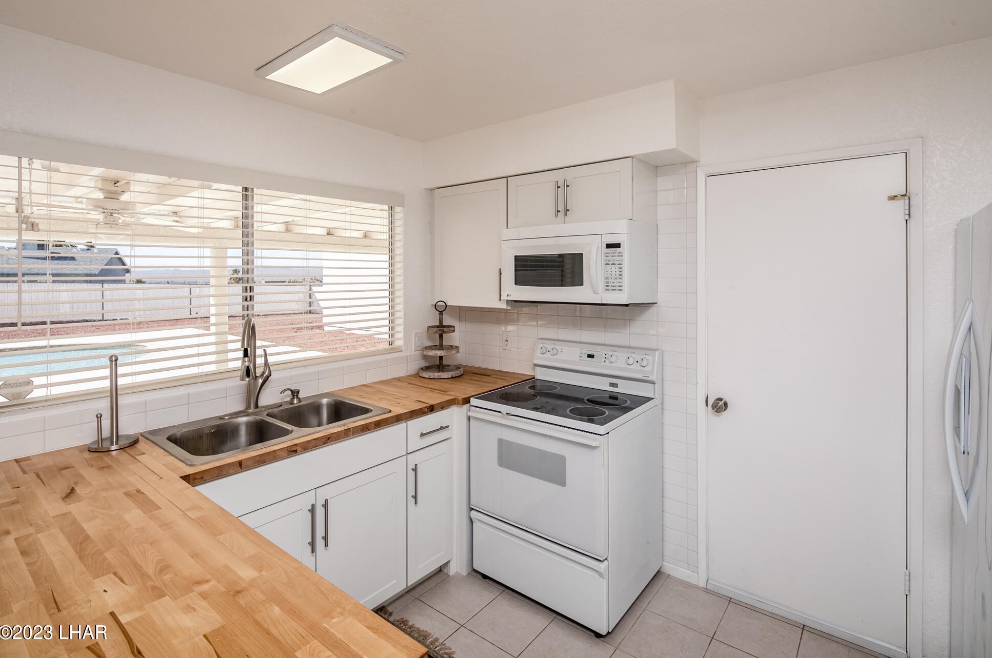 1295 Bombay Ln, Lake Havasu City AZ  86404-1913 exterior