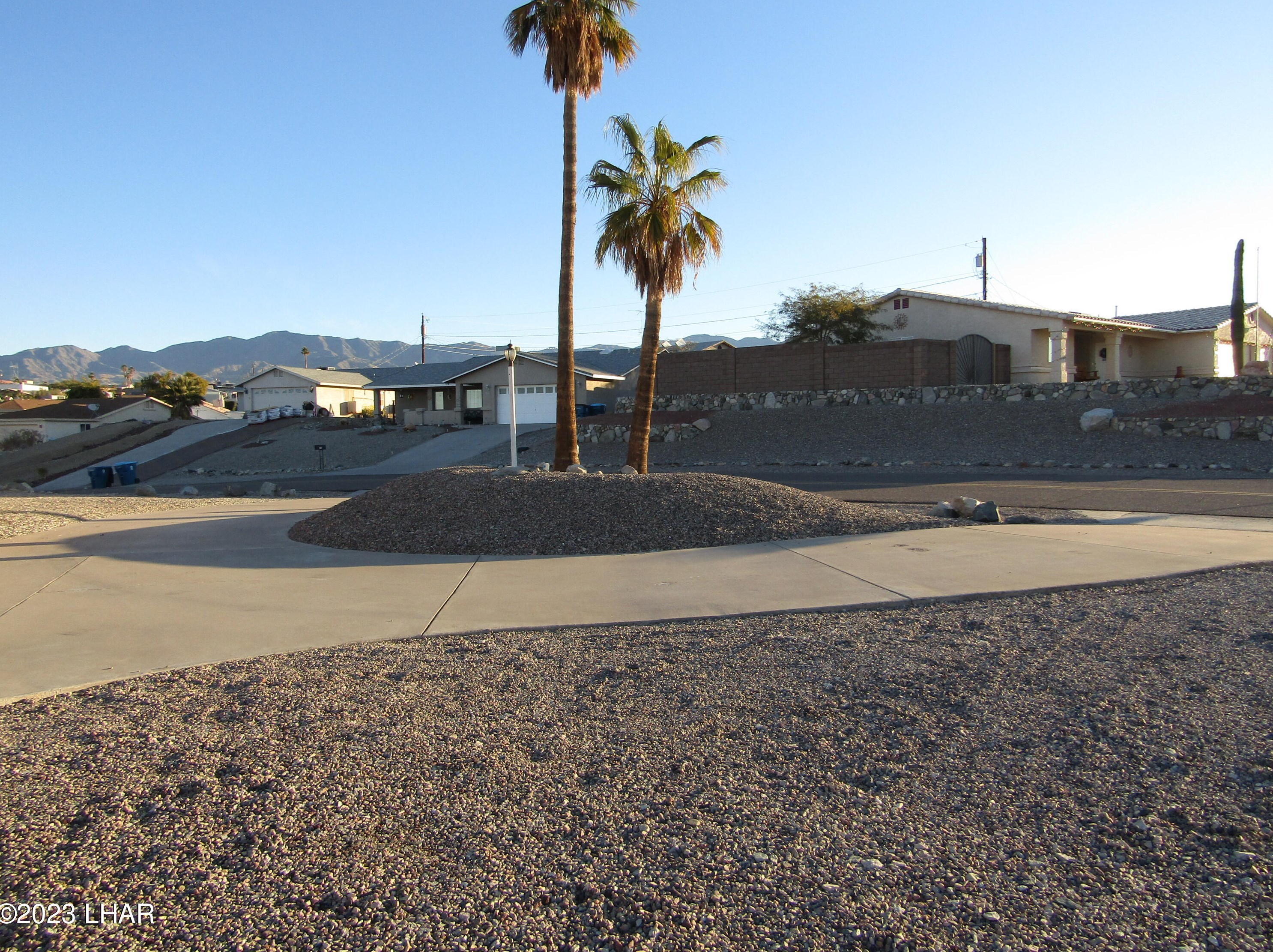 705 Meadows Dr, Lake Havasu City, AZ 86404