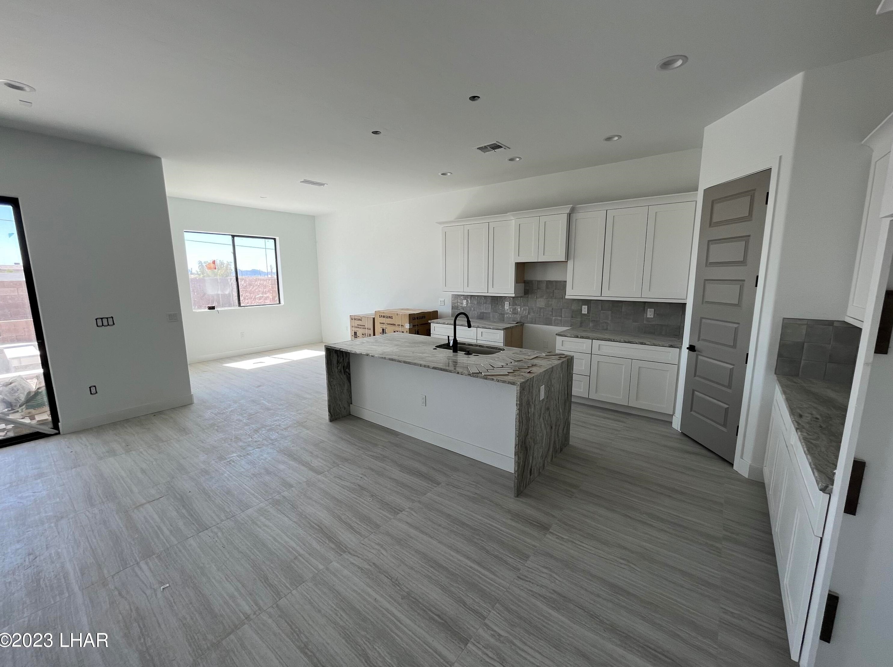 3590 Wayward Wind Dr, Lake Havasu City, AZ 86406