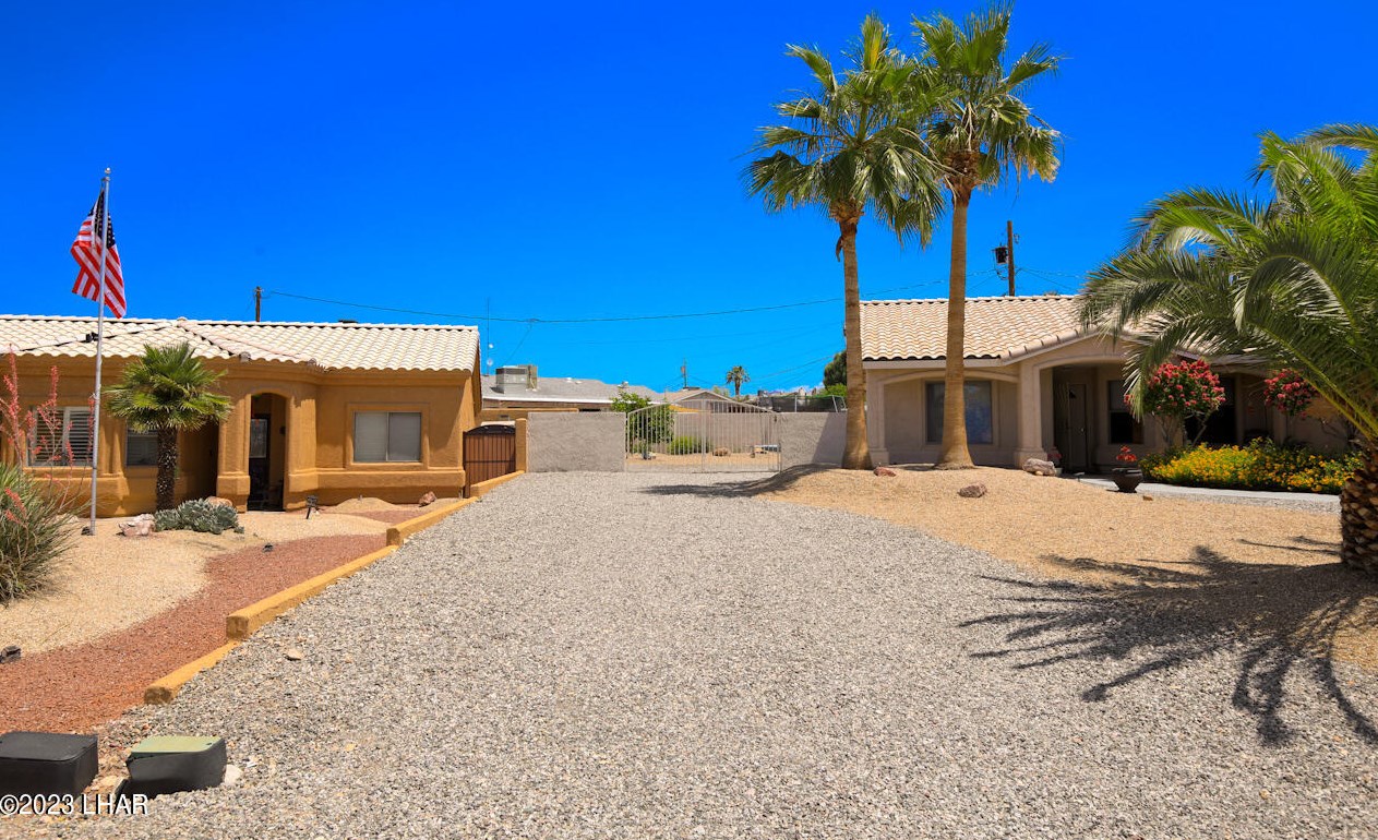 1835 Emerald Dr, Lake Havasu City AZ  86403-5611 exterior
