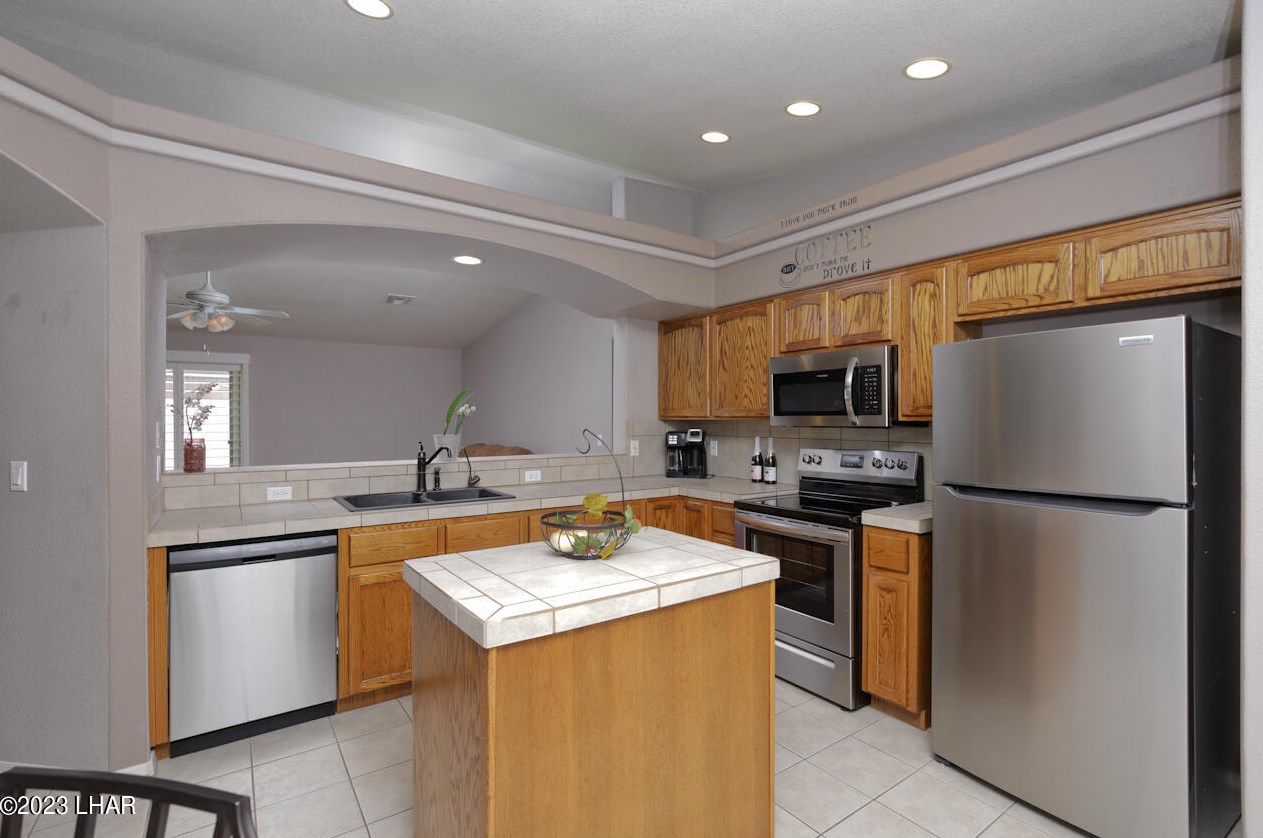 1835 Emerald Dr, Lake Havasu City AZ  86403-5611 exterior